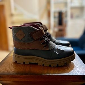 Carters Kids Boys High Top Duck Winter Boots Size 2